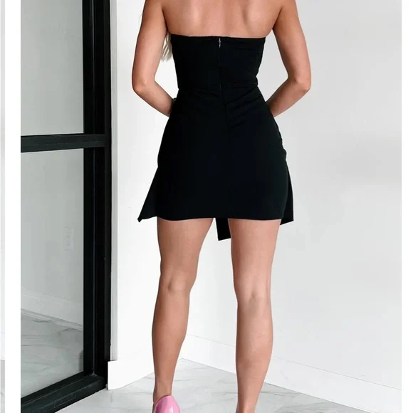 Elegant Black Strapless Dress - Picture 3 of 5